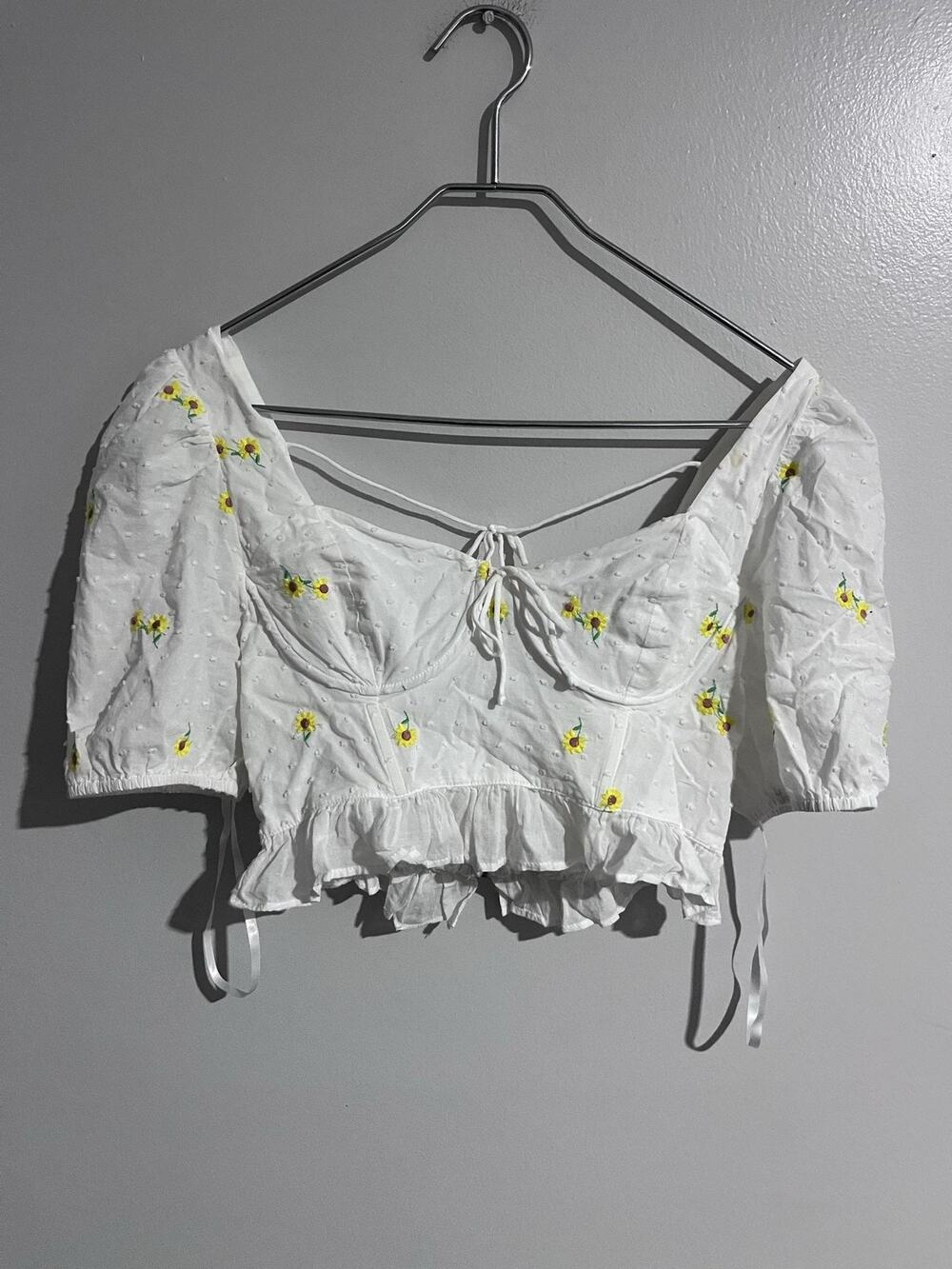Altar'd State Womens S White Cropped Floral Sweetheart Sleeve Embroidered Ruffle